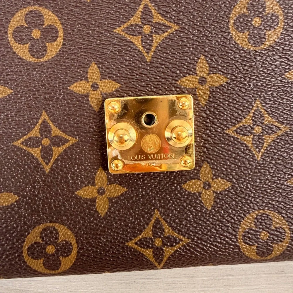 Louis Vuitton Pochette Metis Brown Monogram Canvas Crossbody Satchel Classic